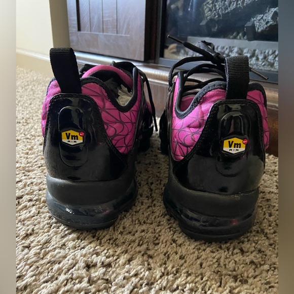 NIKE AIR VAPORMAX PLUS ACTIVE FUSHIA/BLACK - Picture 2 of 10